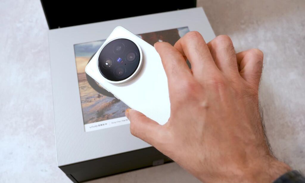 vivo X300 Ultra: характеристики и дата выхода главного камерофона 2026. Еще до выхода vivo X300 Ultra претендует на звание смартфона с лучшей камерой. Изображение: TechEdit. Even before its release, vivo X300 Ultra is a contender for the smartphone with the best camera. Image: TechEdit