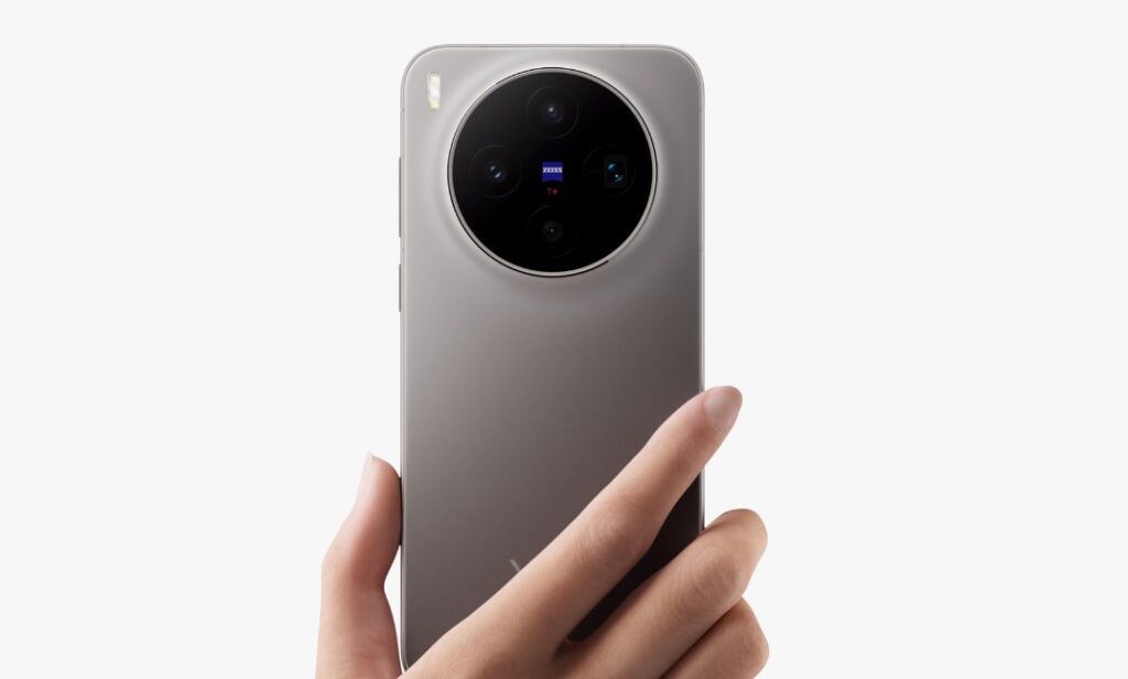 vivo has another camera phone. Image: vivo. Photo.