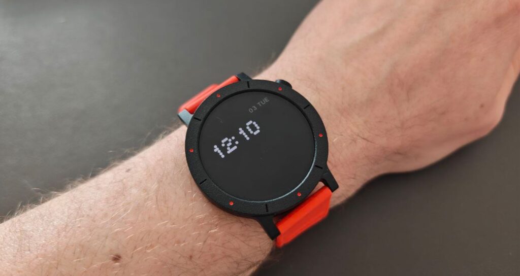 Как выглядят CMF Watch 3 Pro. Экран очень яркий, есть настраиваемый Always On. The screen is very bright, with a customizable Always On feature