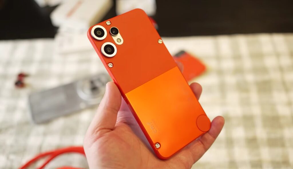 Which smartphones lose value quickly and why. Many smartphones get cheaper, not more expensive. Image: Parker Burton. Which smartphones lose value quickly and why. Many smartphones get cheaper, not more expensive. Image: Parker Burton. Photo.