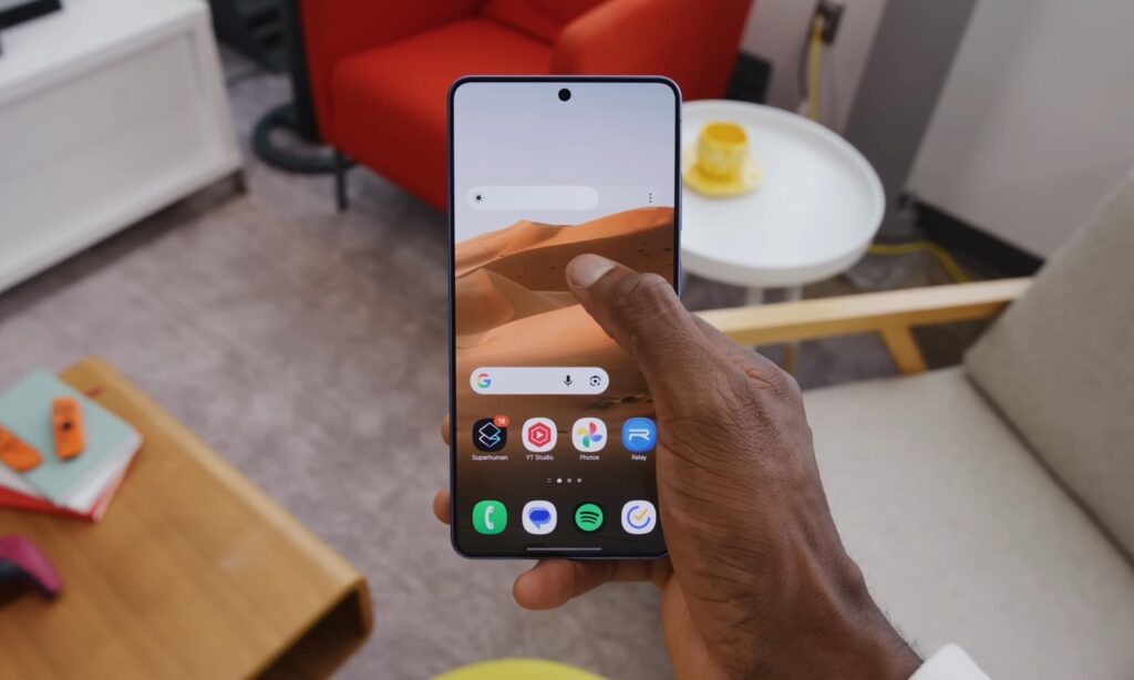 Best Samsung smartphones. You can switch to Samsung with their One UI. Image: Marques Brownlee. Photo.
