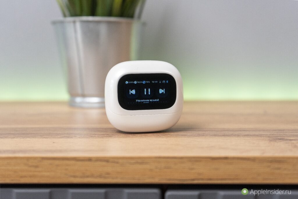 Earbuds with noise cancellation, a screen, and good sound. Very few earbuds have such a built-in screen. Photo.