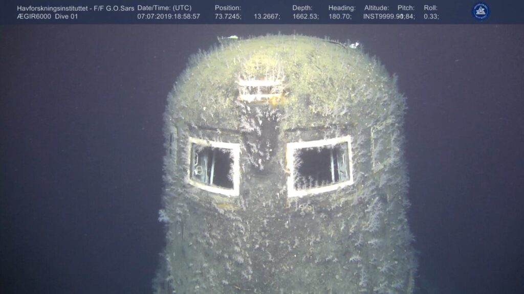 Conning tower of the sunken nuclear submarine Komsomolets. Image source: zmescience.com. Photo.