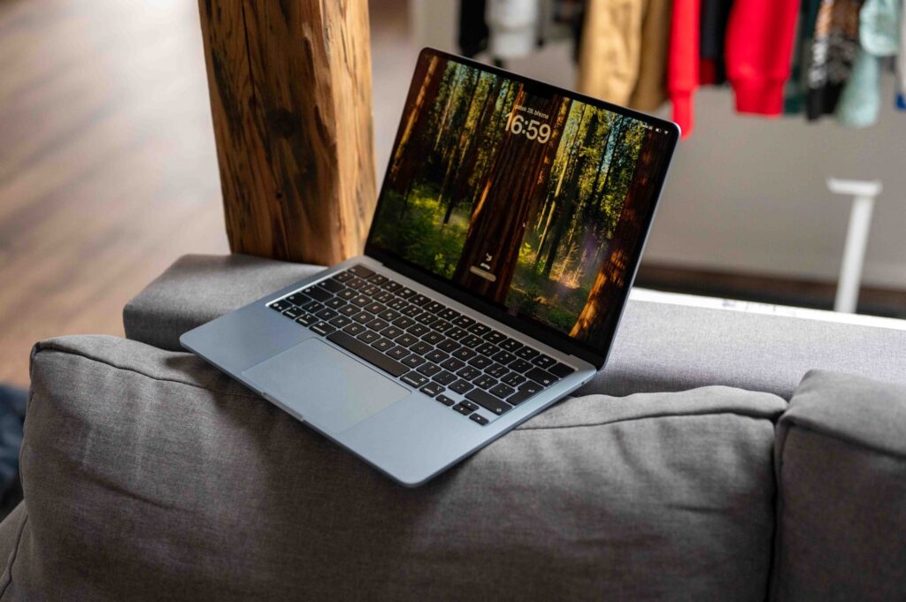 Which Macs are affected by internet loss. Used to just closing your MacBook lid? You'll also encounter the network glitch.
