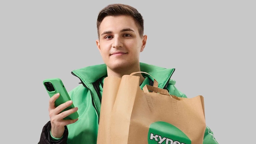 AI precisely distributes orders among couriers. Image: kuper.ru. Photo.