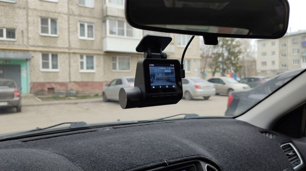 70mai A410 dash cam for road safety. Now you can always record what's happening on the road. Photo.