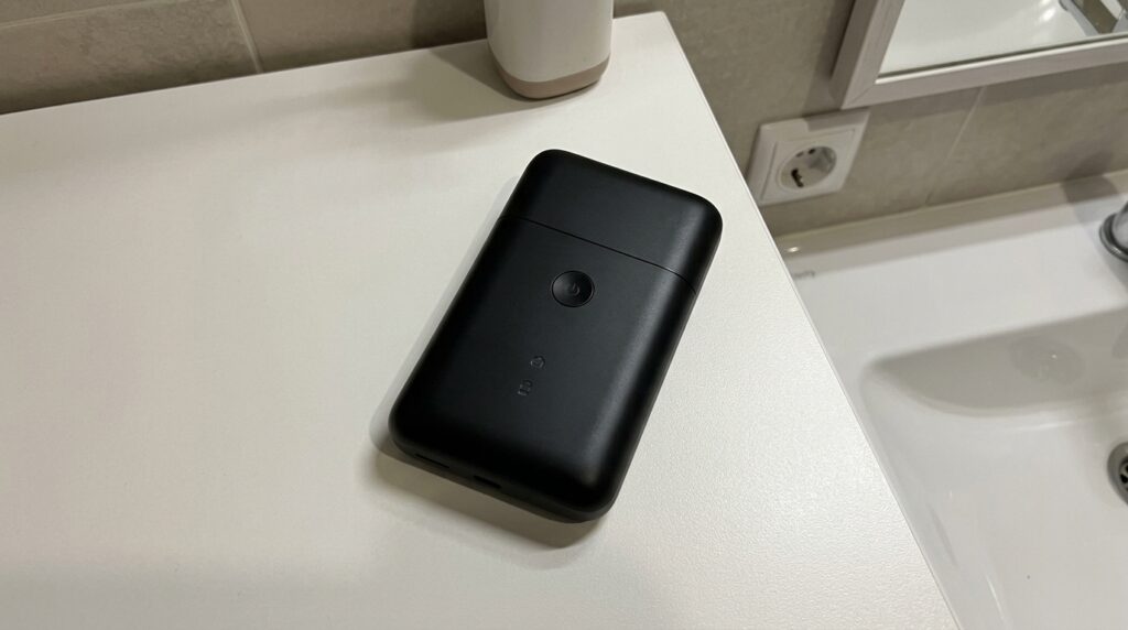 Xiaomi Mijia Electric Shaver — I Toss It in My Backpack and Forget About It. Been using it since January — still shaves like the first day. Photo.