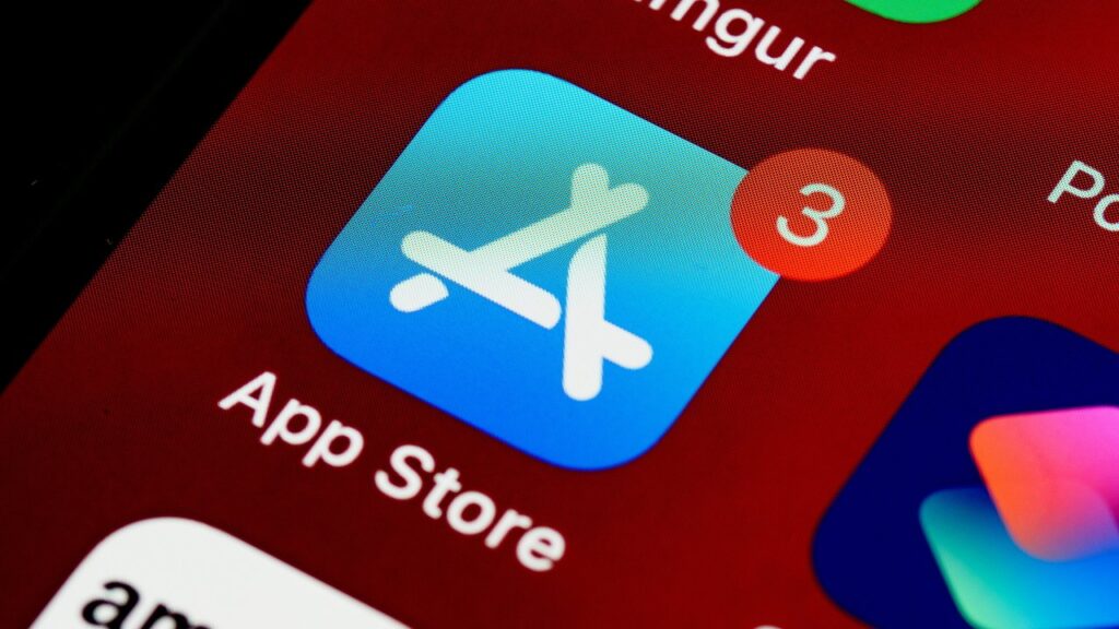 Changing the App Store region is possible even with active subscriptions, but only for Russians. Image: habr.com. Photo.
