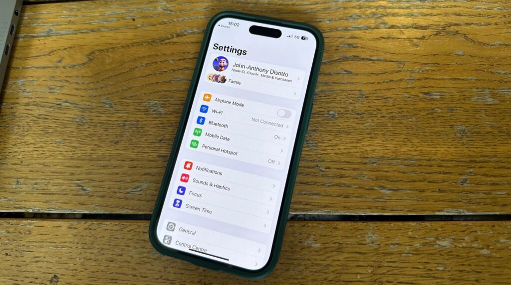 Figuring out what to do if you can't change your Apple ID region because of money on your account. Photo: imore.com.