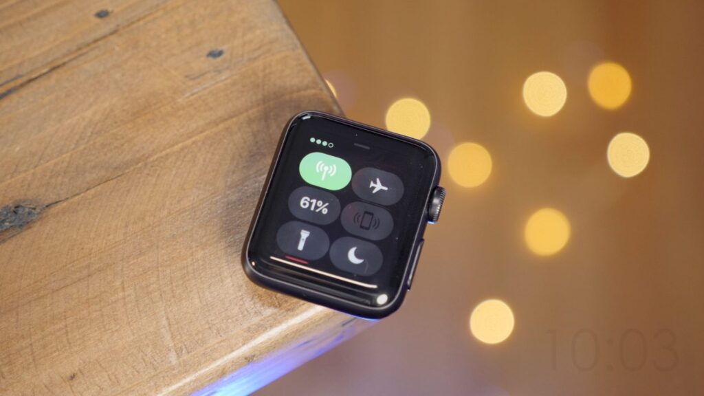 Is It Worth Buying Apple Watch with a SIM Card. There's no point in buying a SIM card version for use in Russia. Photo.