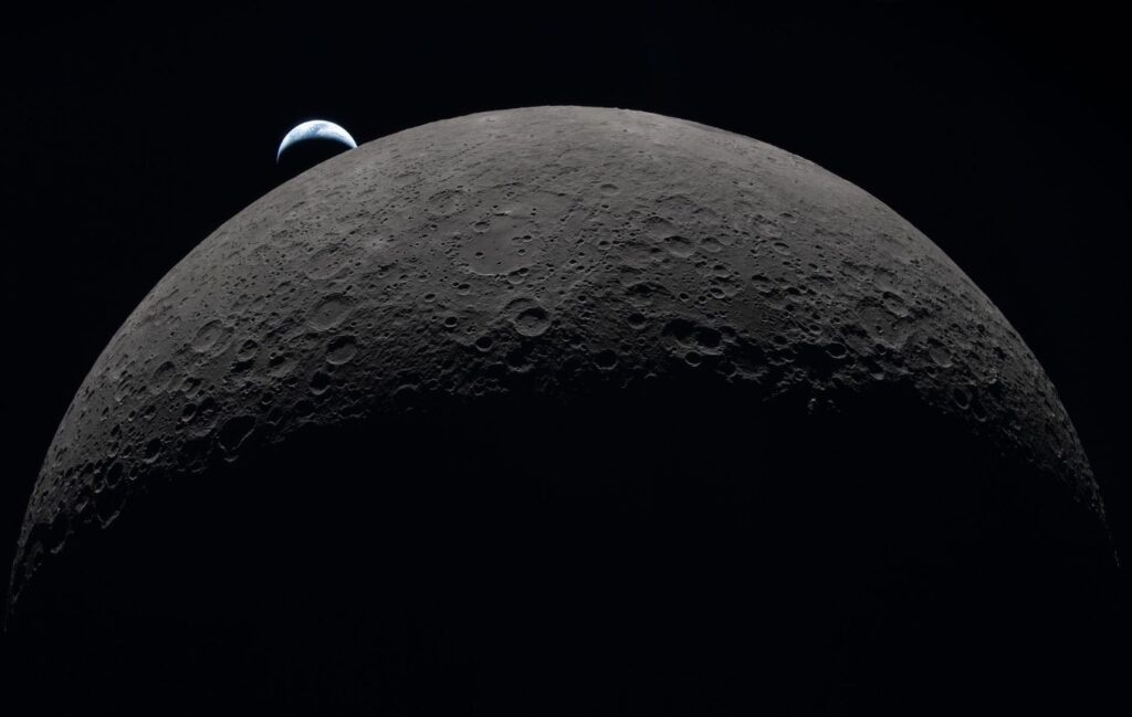 A photograph of the far side of the Moon that will certainly make it into textbooks. Image source: NASA. Photo.