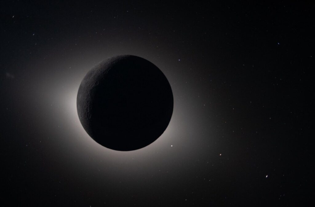 Photograph of the solar eclipse. Image source: NASA. Photo.