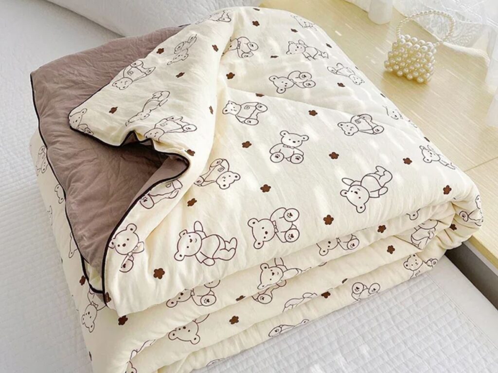 A great blanket that makes summer sleeping comfortable