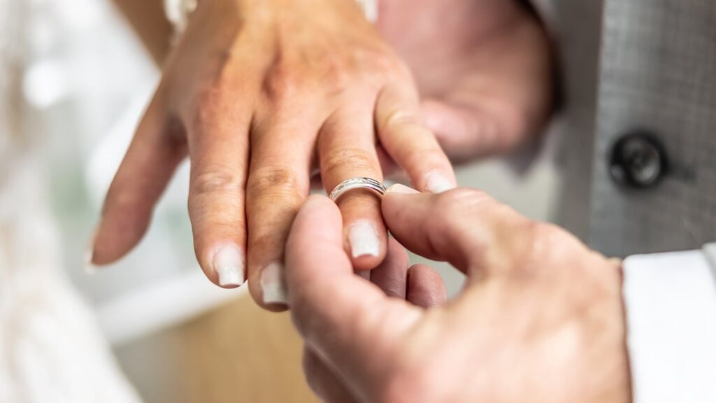 Statistics show that married people die from cancer less often. Photo.