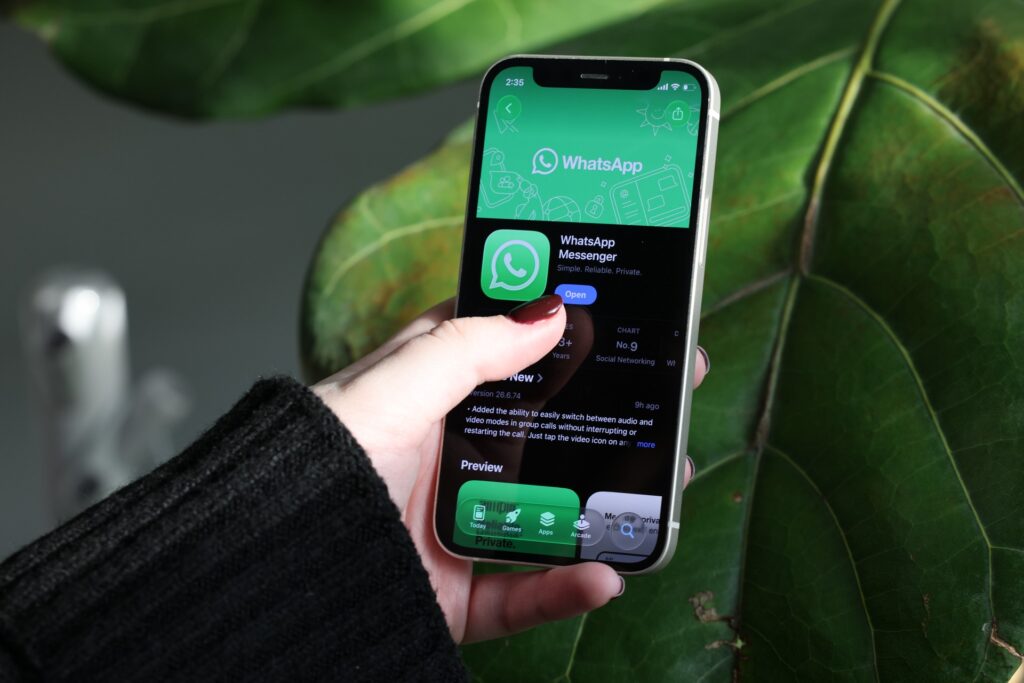 Is it worth using WhatsApp in 2026? Do you still use WhatsApp? Image: absatz.media. Photo.