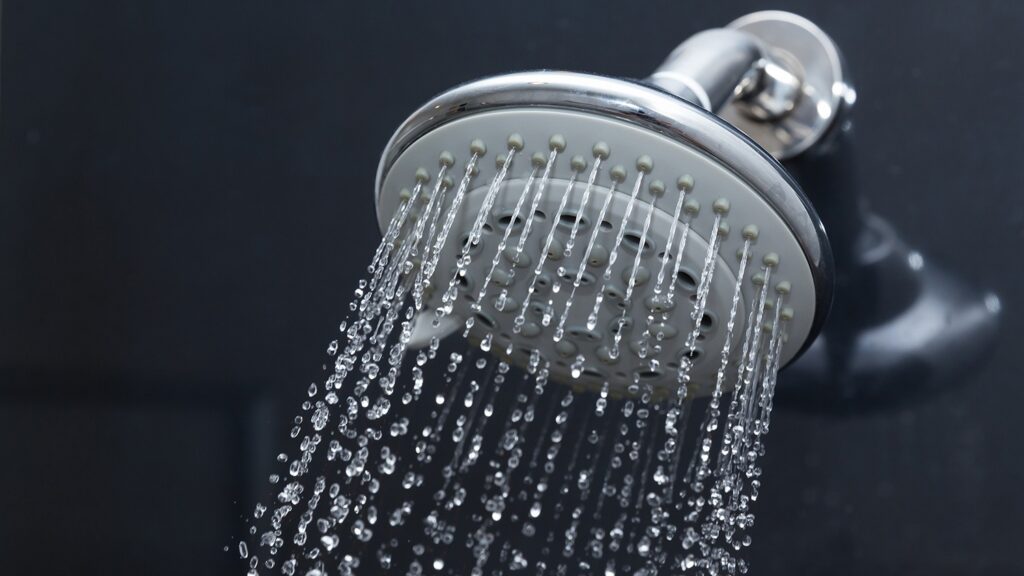 It seems many people idealize cold morning showers too much. Photo.