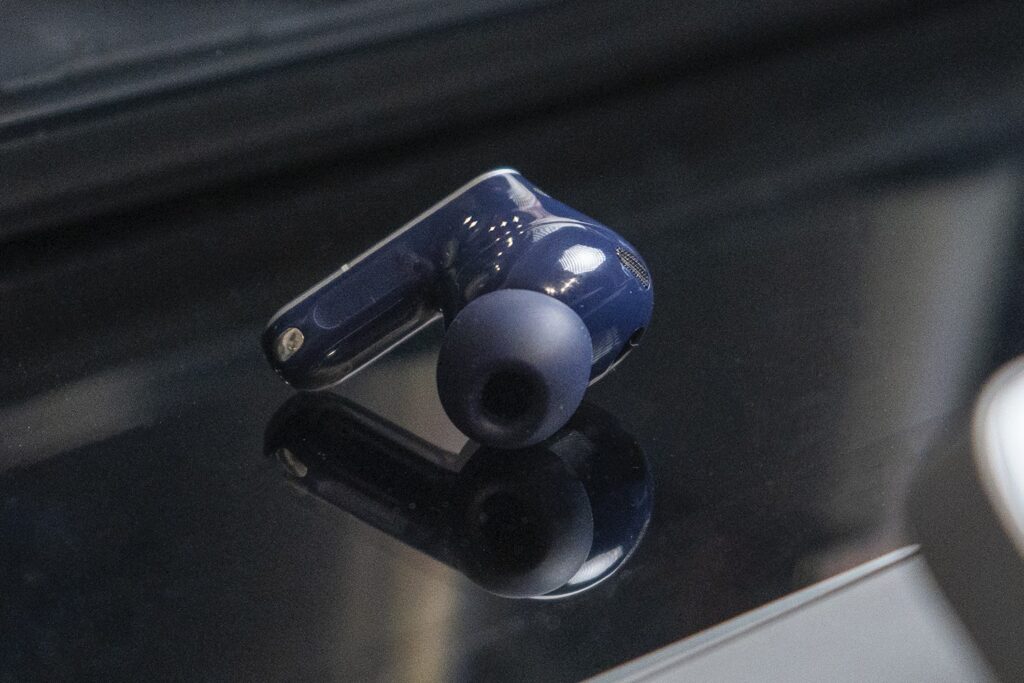 Each earbud weighs only 5.5 grams.