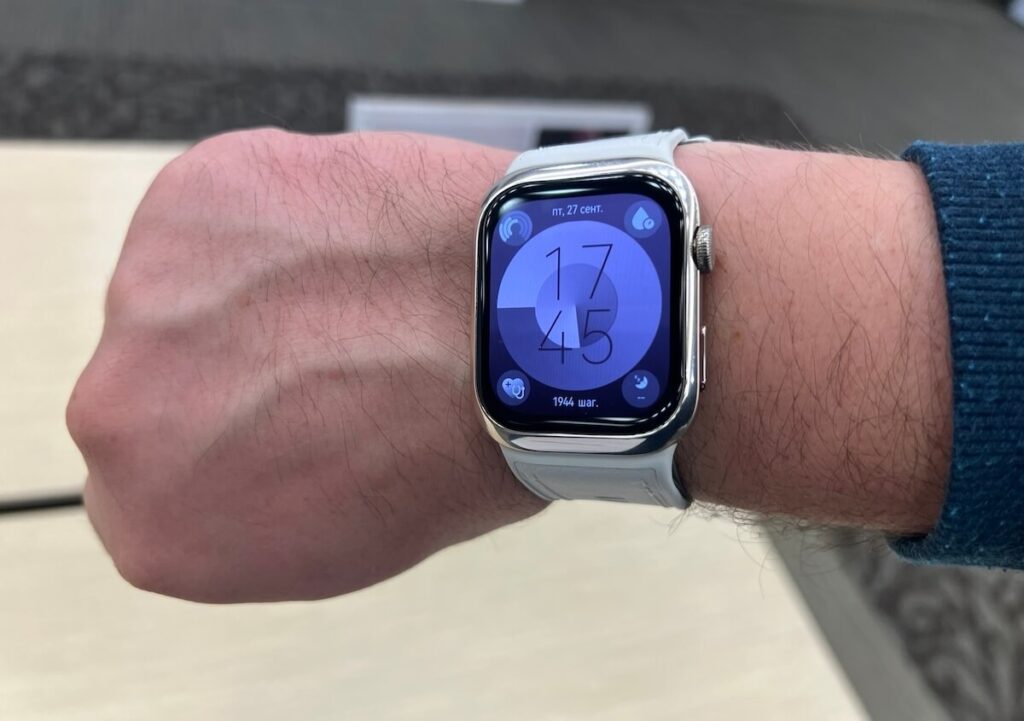 HUAWEI Watch D2 even looks very stylish and can truly measure blood pressure.