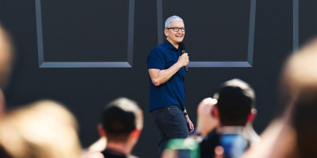 When will the final version of iOS 27 be released for everyone. Tim Cook will announce the iOS 27 release date for everyone at the new iPhone presentation. Photo.