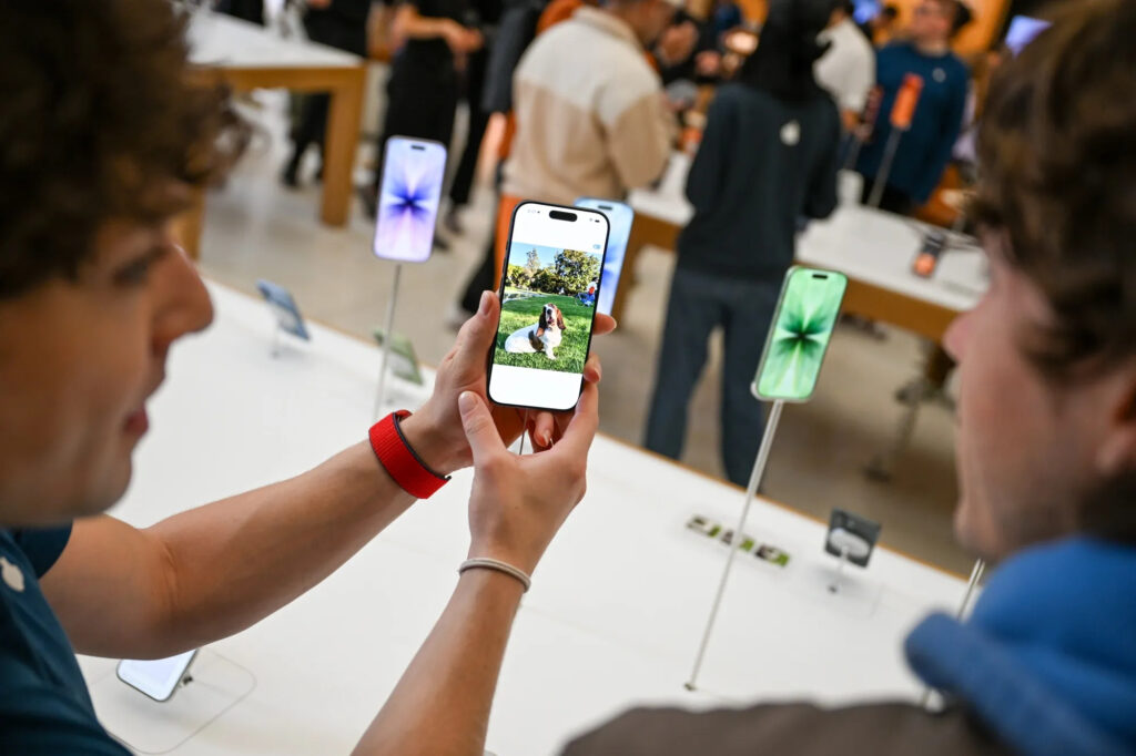 AI will extend your photos automatically