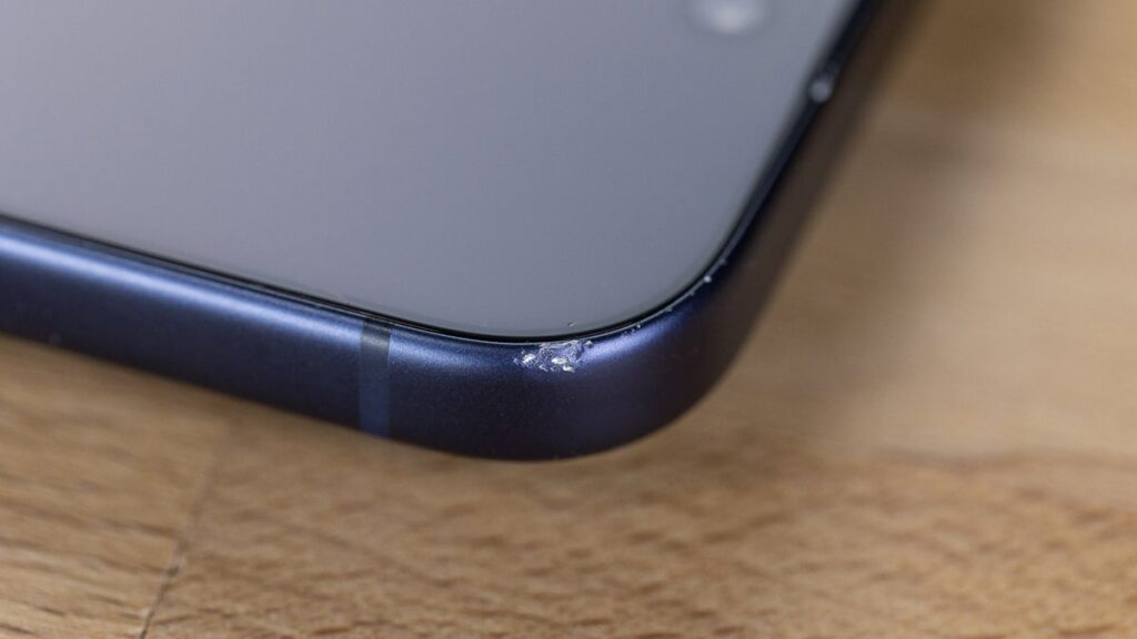 Why the iPhone 17 Pro Max is easier to damage. Dinging up the aluminum body is much easier. Photo.
