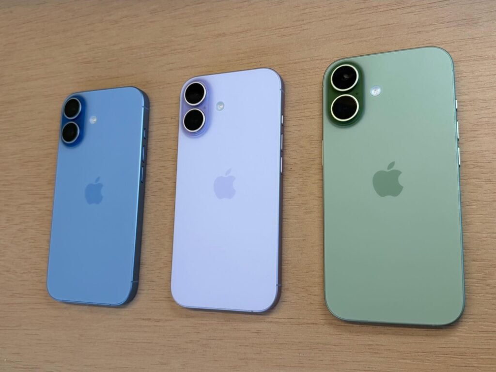 Is it worth waiting for iPhone 18. Spotting design differences between iPhone 18 and iPhone 17 will only be possible in colors. Photo.