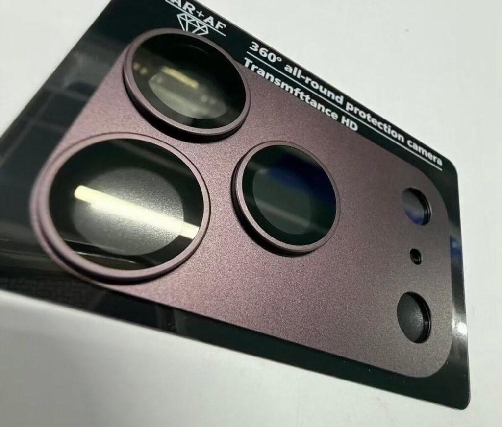 The new Dark Cherry color for iPhone 18 Pro. The cherry color will be quite restrained and under certain lighting will have a brownish tint. Photo.