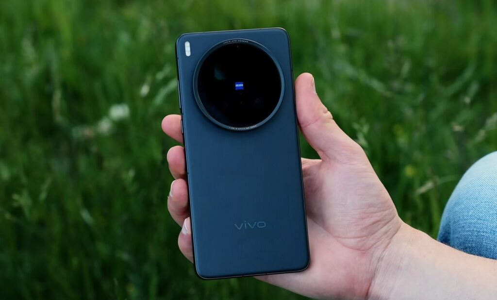 Take a look at these cameras and appreciate Android's greatness. Image: Steven Divish