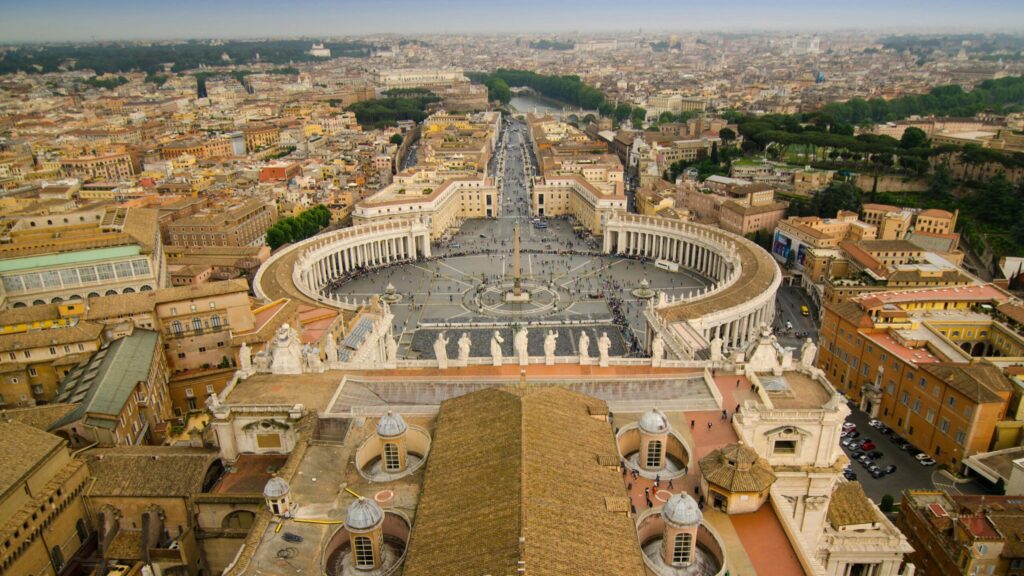 St. Peter's Basilica and Square — the heart of the Vatican. Image source: travel.yandex.ru.
