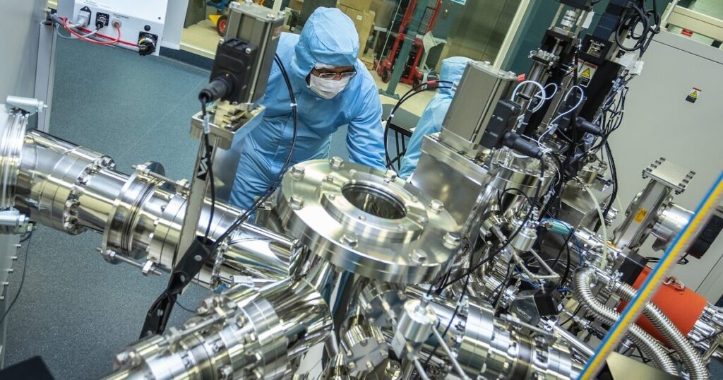 CSIRO laboratory where quantum battery prototypes are assembled. Photo.
