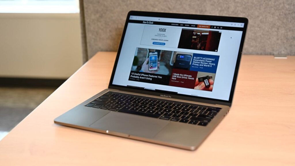 Make sure to configure auto-launch apps on macOS. Image: howtogeek.com. Photo.