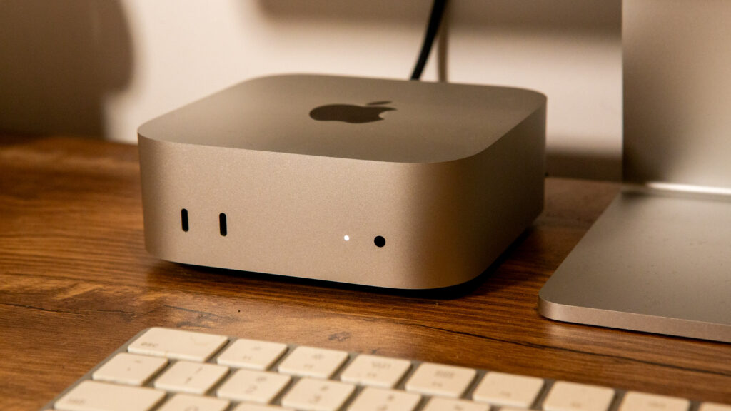 Differences between Mac Neo and Mac mini. Mac mini is much more powerful and looks more premium. Photo.