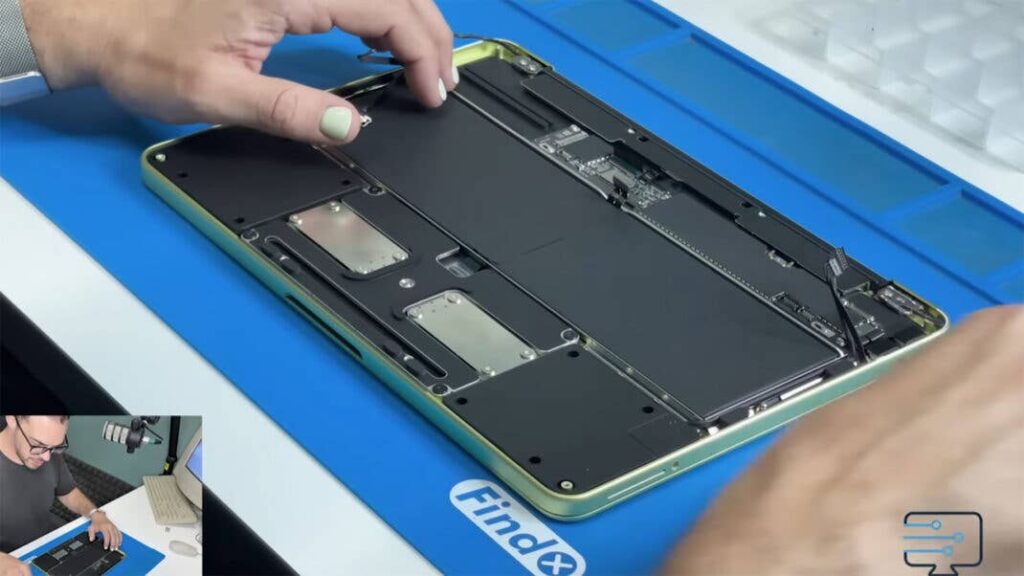 How MacBook Neo differs from other MacBooks. The device has almost no adhesive, making it easier to replace components. Photo.