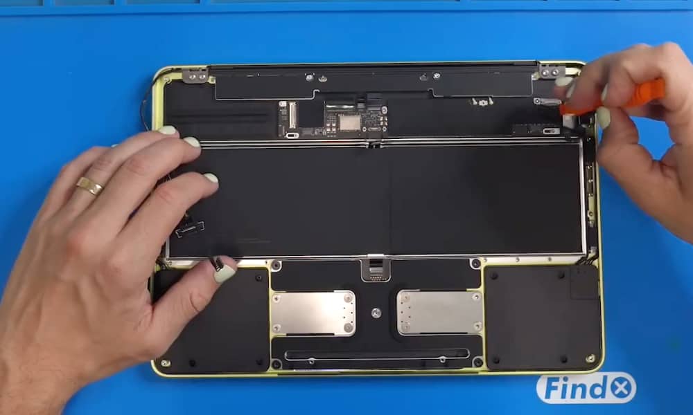 The most repairable laptops of 2026. Repairing the MacBook Neo is much easier than other devices from the company. Photo.