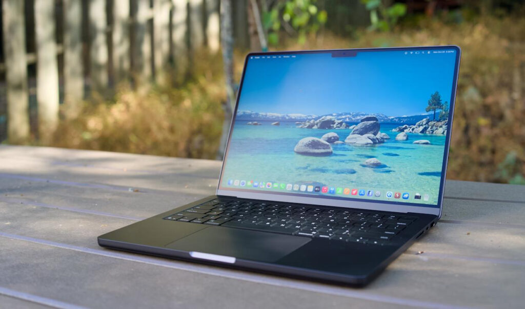 In new MacBooks there are several surprises. Image: engadget.com. Photo.