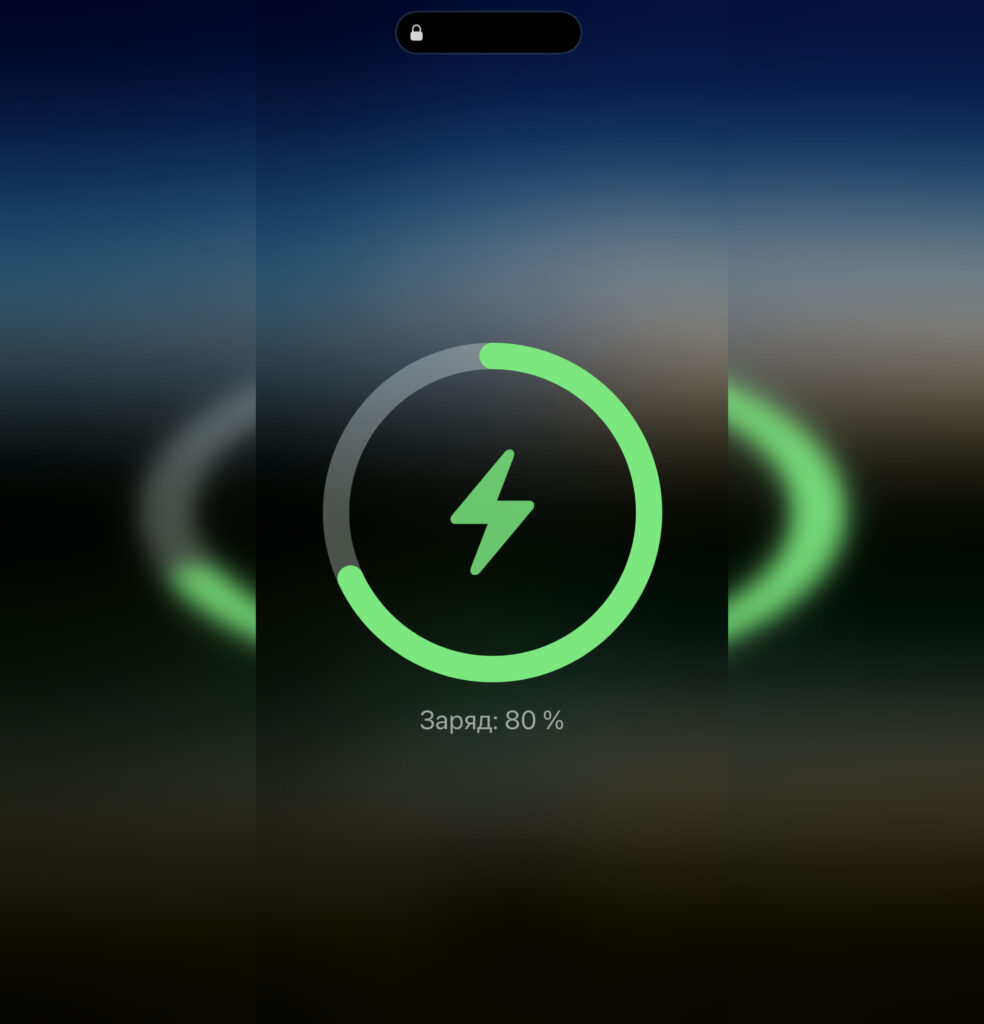 Wireless iPhone Charging from a Power Bank: Speed, Heat, and Convenience. When connected, the iPhone even shows the correct animation. Not all power banks can do that. Photo.