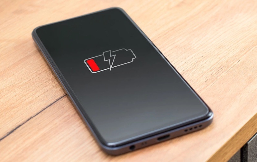 You definitely don't need to fully drain a new smartphone. Image: rbc.ru. Photo.