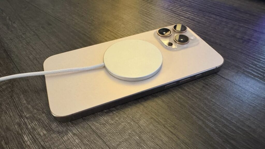 Will Apple really remove MagSafe from iPhone. It would be very sad without MagSafe. I've gotten used to this technology. Photo.