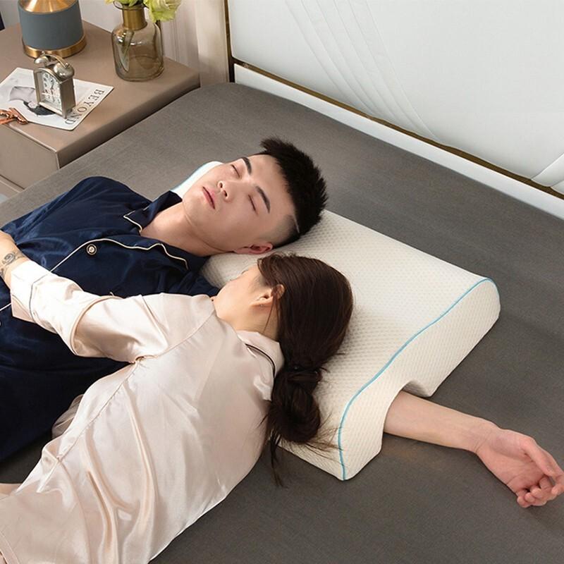 The arm rests freely in the pillow cutout — nothing goes numb. Photo.