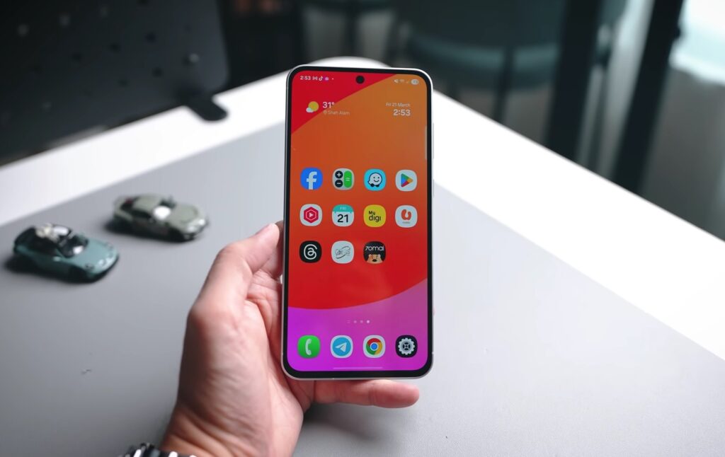 Samsung may start lagging after the update. Image: Lim Reviews