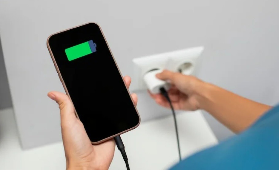 Your smartphone may need charging. Image: ru.freepik.com