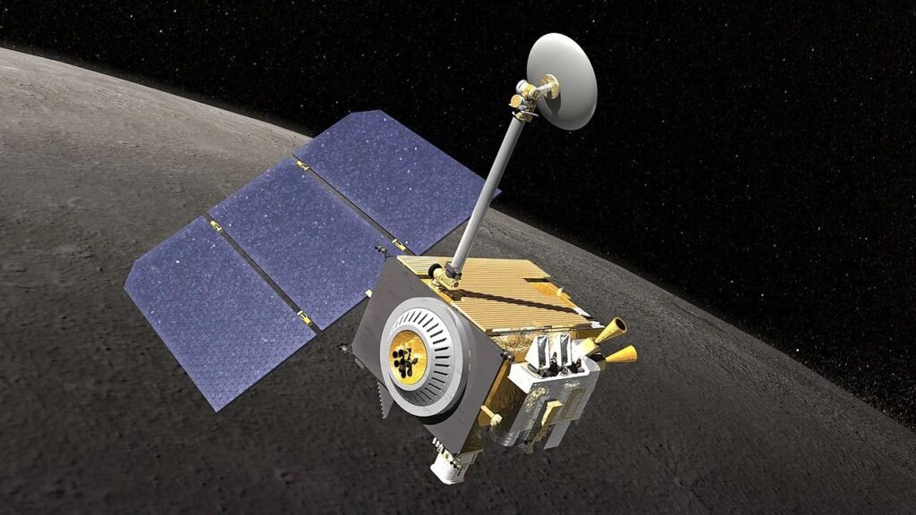 Lunar Reconnaissance Orbiter in lunar orbit — NASA artistic illustration. Image source: universetoday.com. Photo.