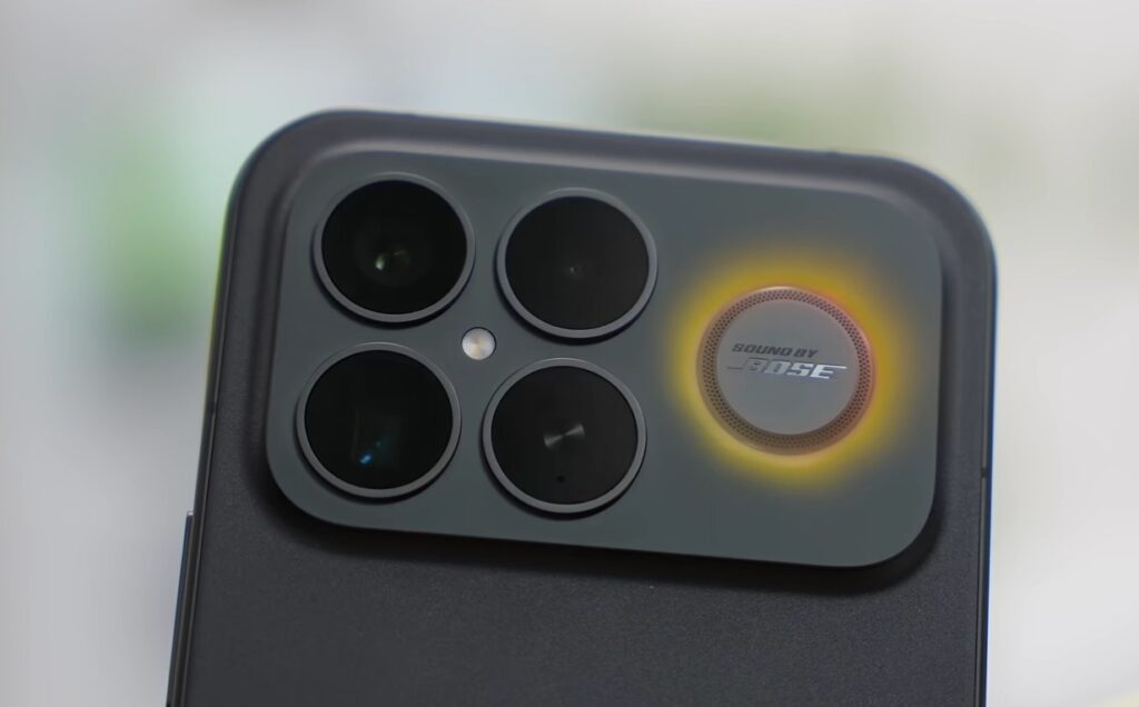 The smartphone has a real subwoofer. Image: Hayls World