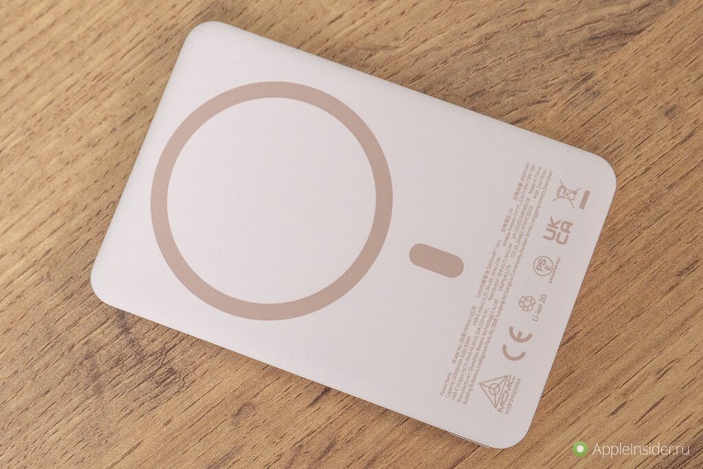 The body on the smartphone side is pleasant to the touch and doesn't scratch it.