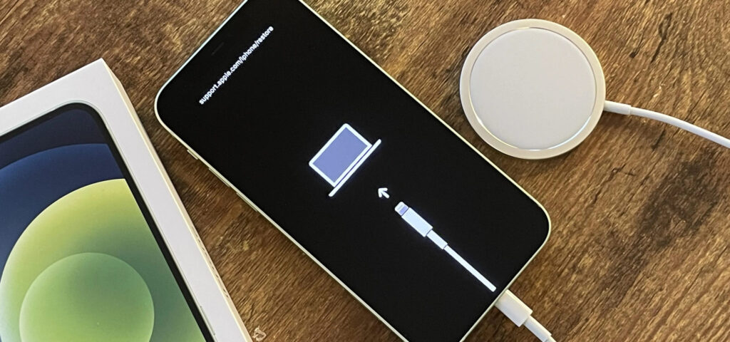 Why iPhone asks for Apple ID after a reset. This is what iPhone recovery mode looks like. Photo.