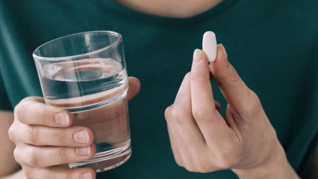 The pills can be taken regardless of food and water intake.