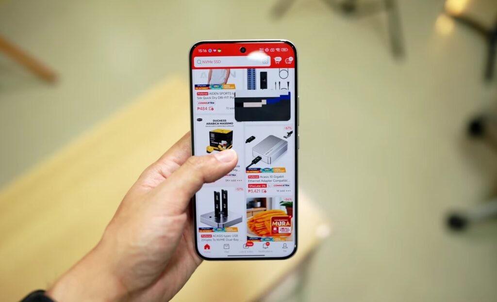 Helping you choose the best smartphone for work. Image: Renzo Claros — Tech & Cameras. Photo.