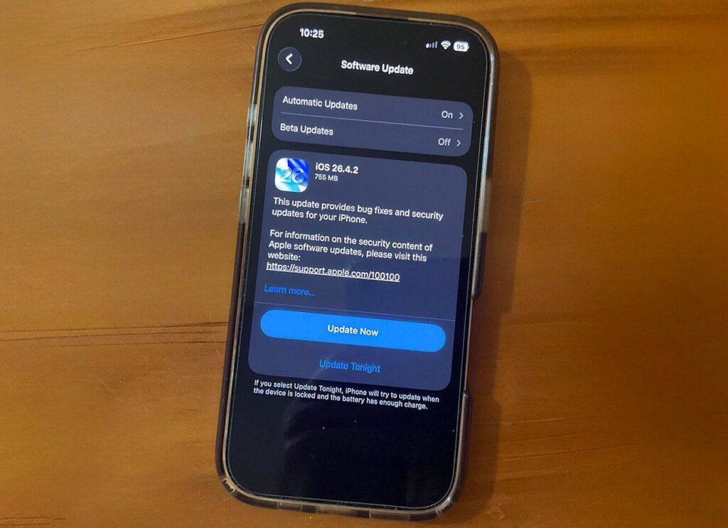 The update isn't very large and downloads quickly to the iPhone. Photo: cnet.com