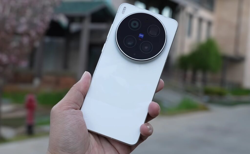 This is the first review of vivo X300 Ultra. Image: ben's gadget reviews. Photo.