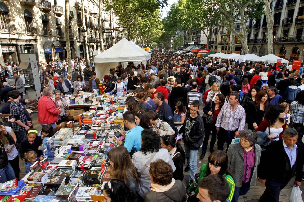 The streets of Barcelona on Saint George's Day are filled with stalls selling books and roses. Image source: barcamania.com